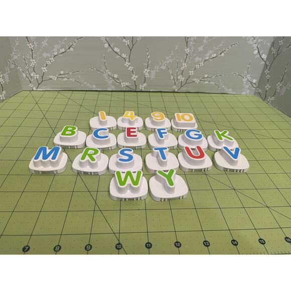 VTech Count & Learn Alphabet Bus 18 Replacement Letters Numbers (see pics) - Picture 2 of 3